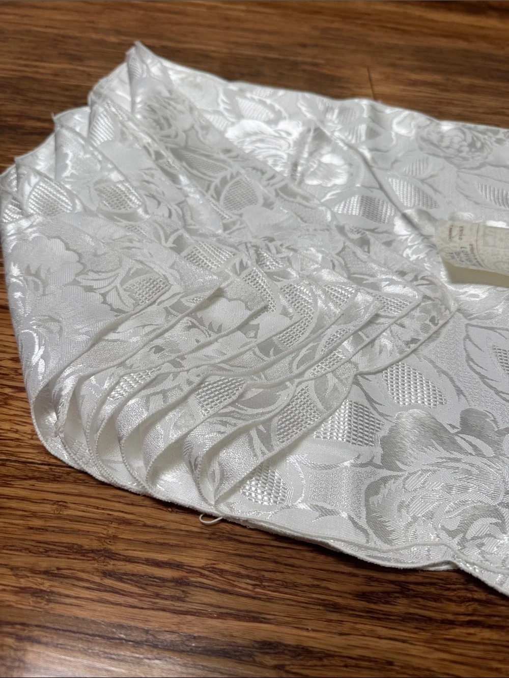 Vintage white satin floral lace round tablecloth and napkin set 72”